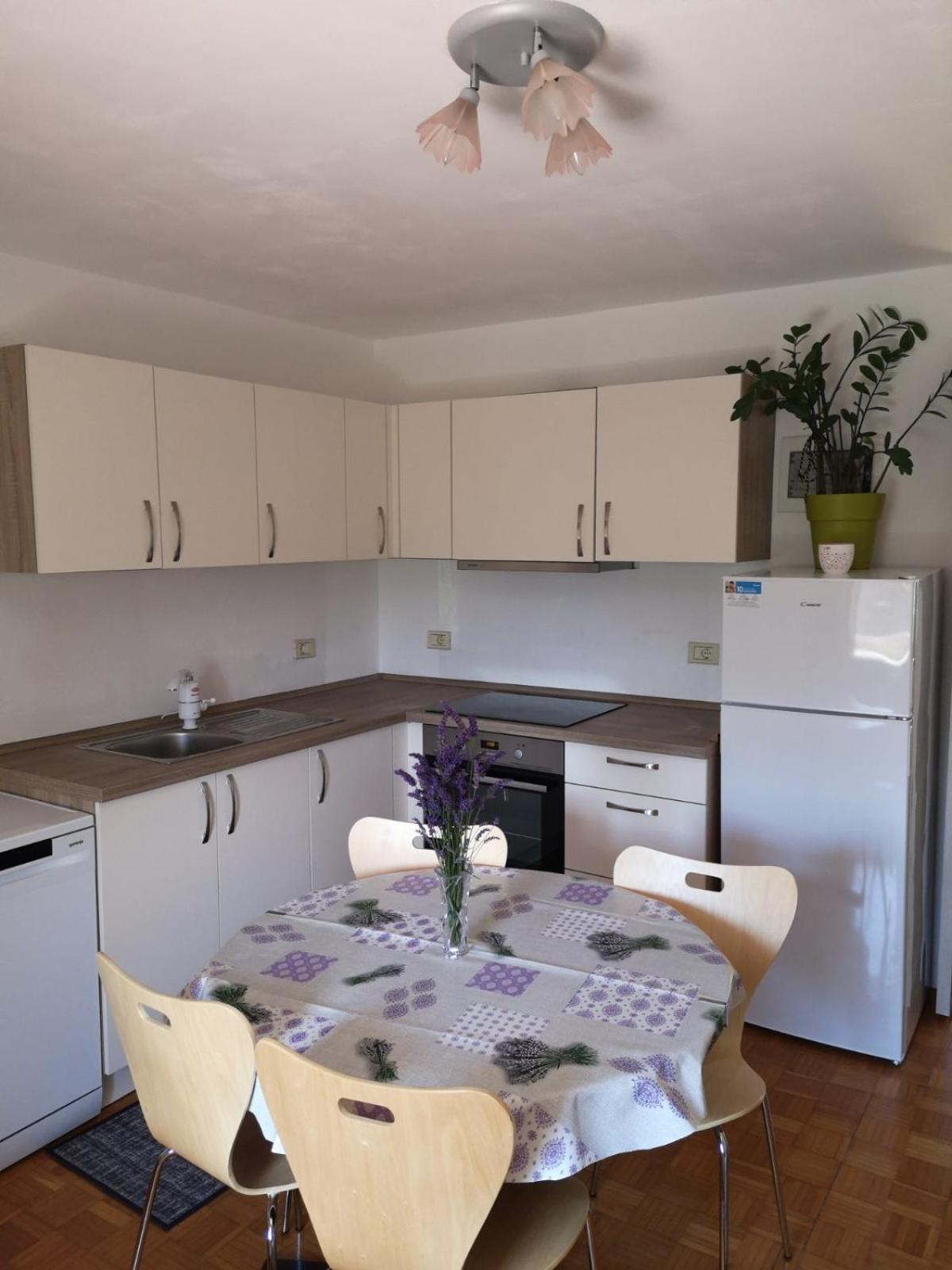 Apartma Ester Lucija Exterior photo