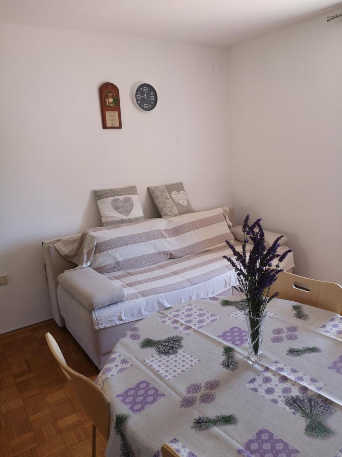 Apartma Ester Lucija Exterior photo