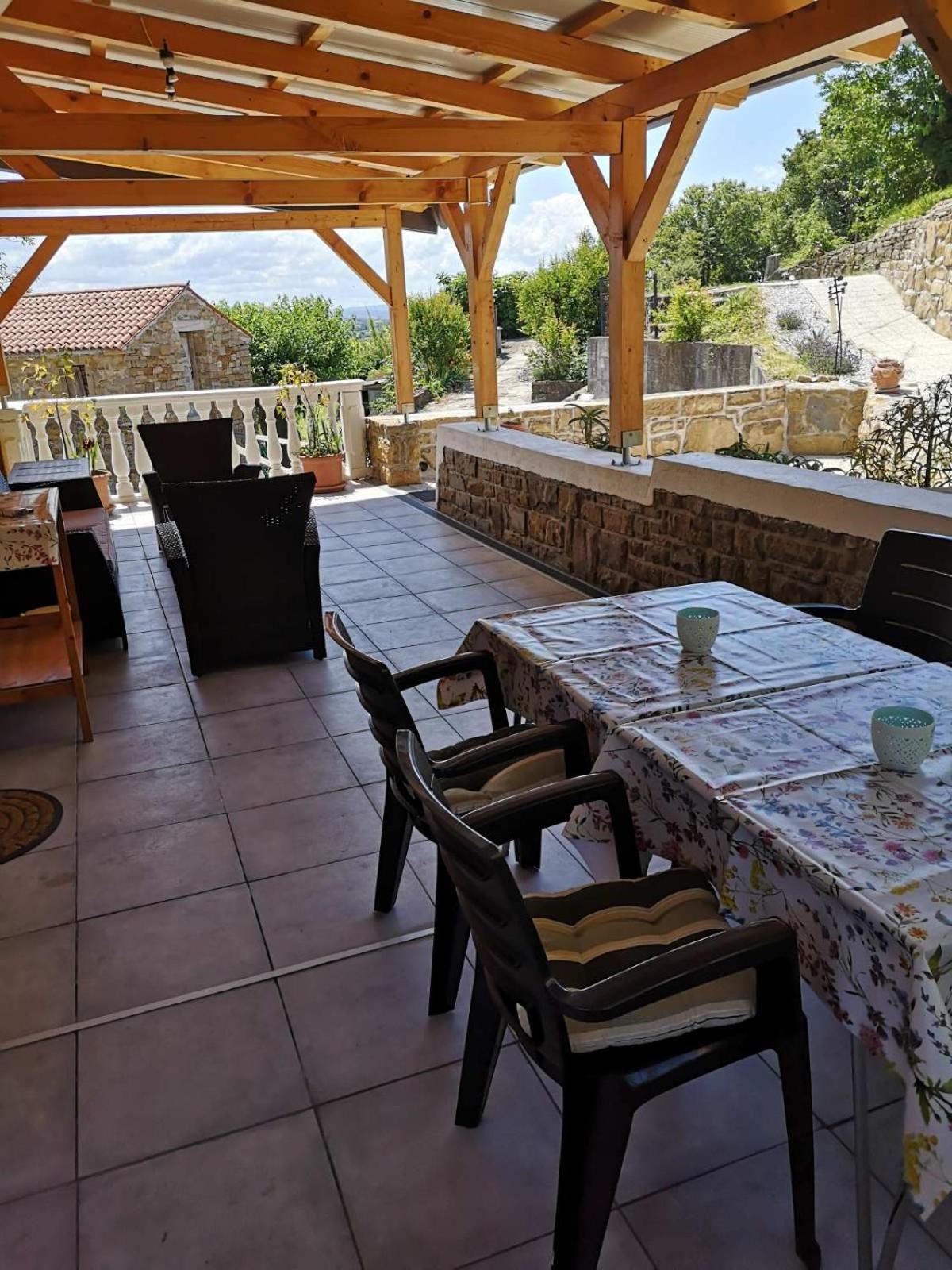 Apartma Ester Lucija Exterior photo